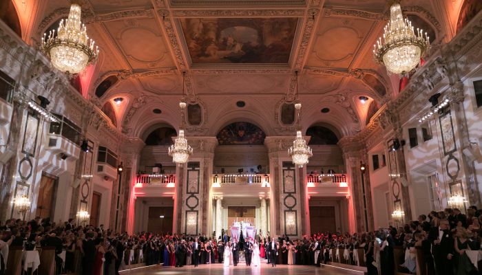 Property industry figures are not the only people to take the floor each year in the state rooms of the former imperial winter residence. The Hofburg is the setting for many of the grandest and most important balls in Austria, welcoming guests with elegance and style. Dance enthusiasts, barflies and men-about-town can all find the perfect place to indulge in their favourite pastimes in the venue's many different rooms.