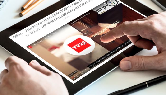 [h5]Aufgabe[/h5]
Unser Kunde mrp hotels kam mit der Herausforderung auf uns zu, medial stärker in der Immobilienbranche sichtbar zu werden. [br][br]
In einem ersten Schritt haben wir gemeinsam mit dem Kunden in einem Workshop die Kommunikationsziele erarbeitet und eine Strategie entwickelt.
Basierend darauf wurden die Zielgruppen und Ziel-Botschaften entwickelt und ein ganzjähriger Kommunikationsplan erstellt.[br][br]

Mit der Übernahme der Hospitality Competence Berlin (kurz hcb) im Jahr 2019, die nun zu mrp hotels Deutschland geworden ist, haben wir den Presseauftritt auf den deutschen Markt ausgeweitet.
